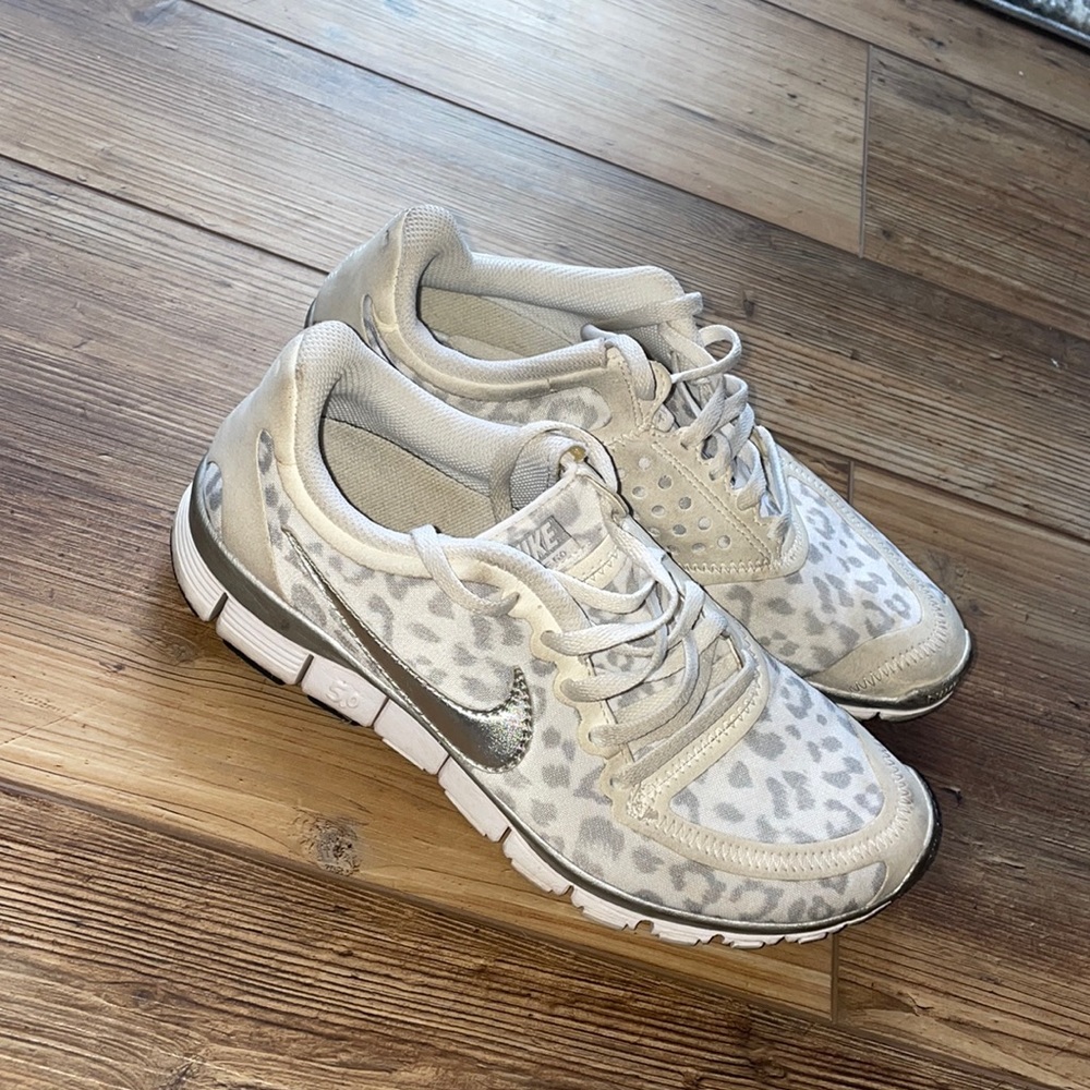 Nike cheetah print tennis shoe